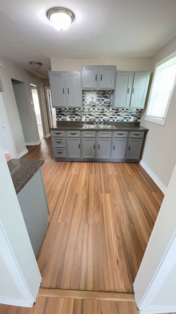 Building Photo - Spacious 4 Bedroom / 2 Bath Home – Fully Updated – Open To Section 8