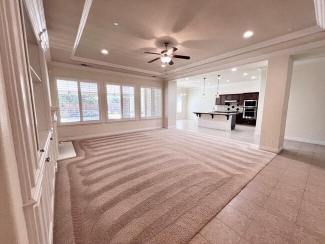 Building Photo - $2,695 Bullard & Hwy 99, 4 Bedroom With So...