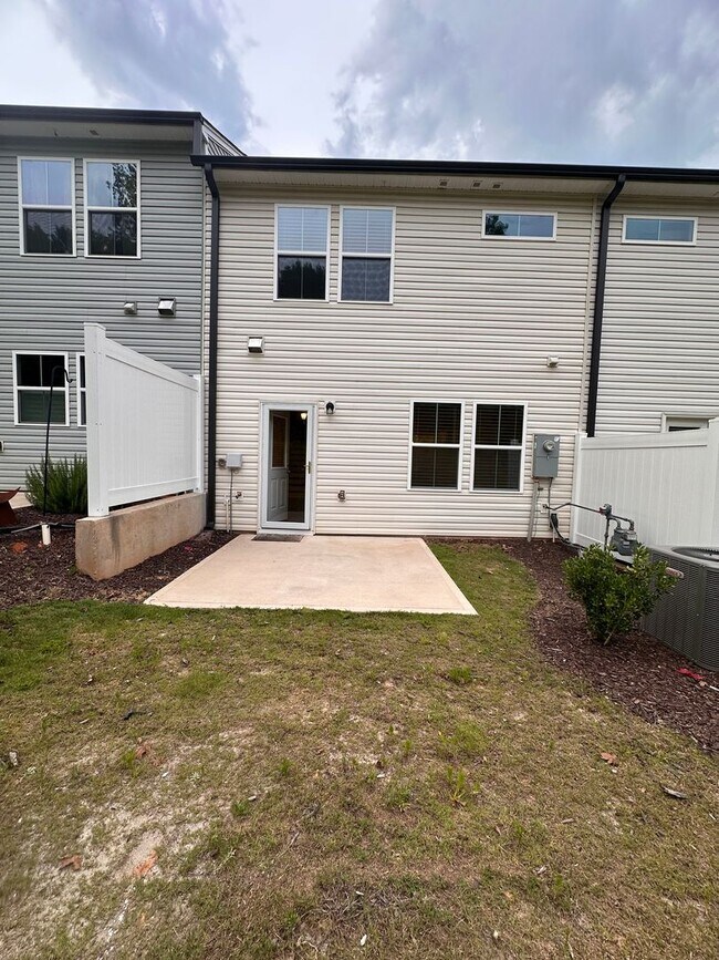 Building Photo - 3BR 2.5BA Townhome in High Point