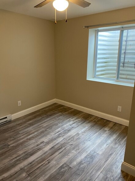 #2 Bedroom - 12402 Buchanan Trl W