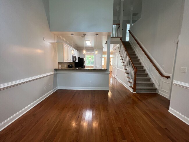 Building Photo - Gorgeous 3 Bed 2.5 Bath Home in Fayetteville
