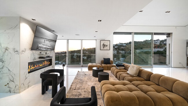 Building Photo - 1623 Viewmont Dr