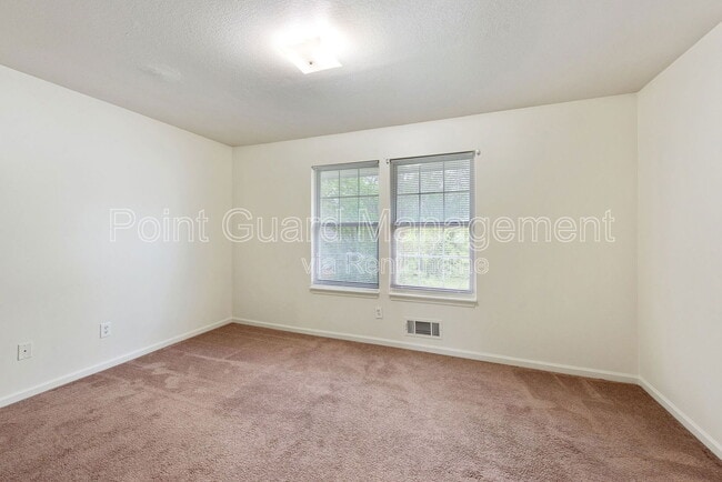 Building Photo - 955 Leroy St