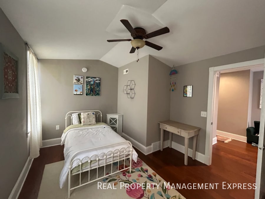 Building Photo - Furnished 5 Bedroom, 3.5 Bath Home