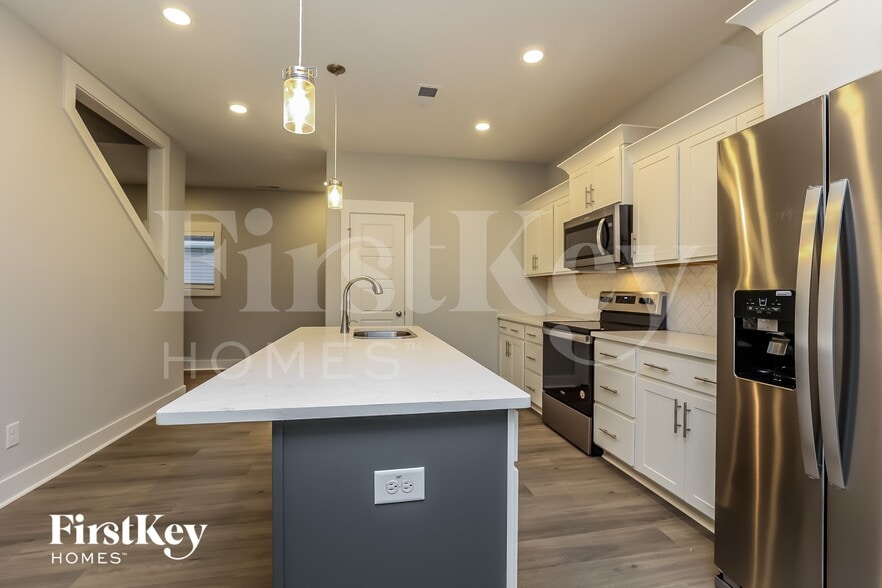 Building Photo - 1417 Kingbird Dr