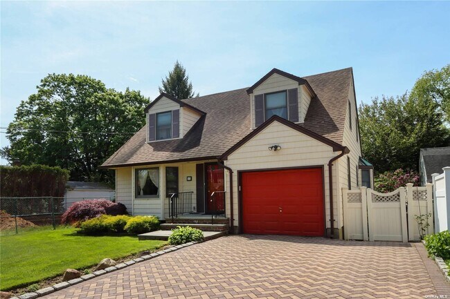 Primary Photo - 17 Dawes Ave