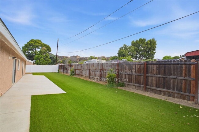 Building Photo - 31615 Hunter Ln