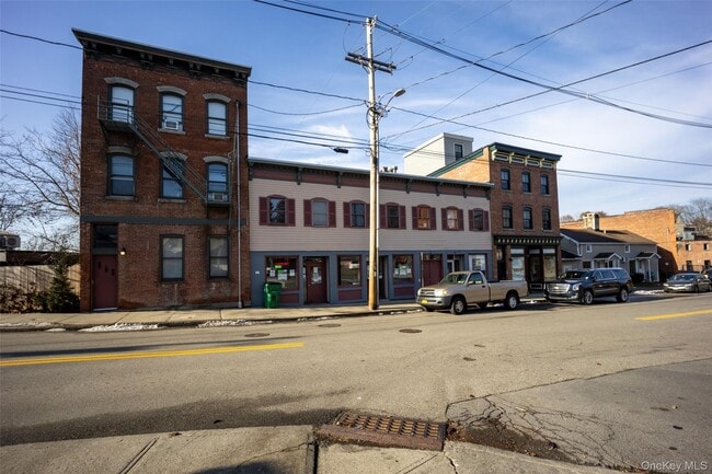 Building Photo - 27 E Main St