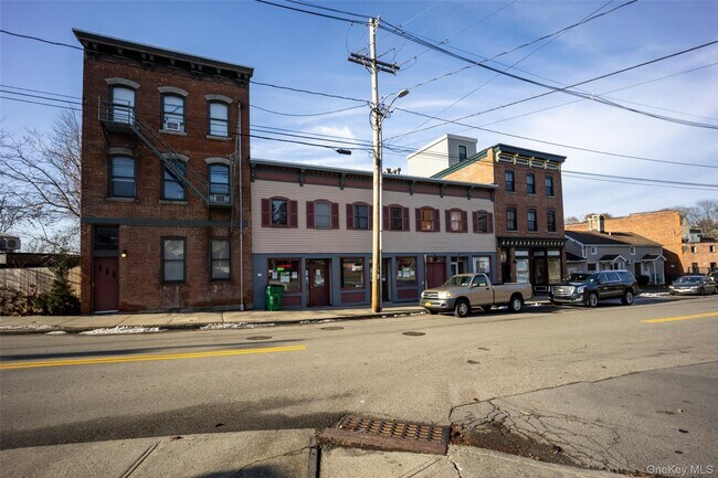 Primary Photo - 27 E Main St