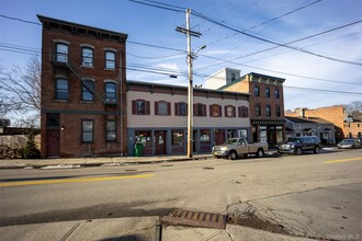 Building Photo - 27 E Main St