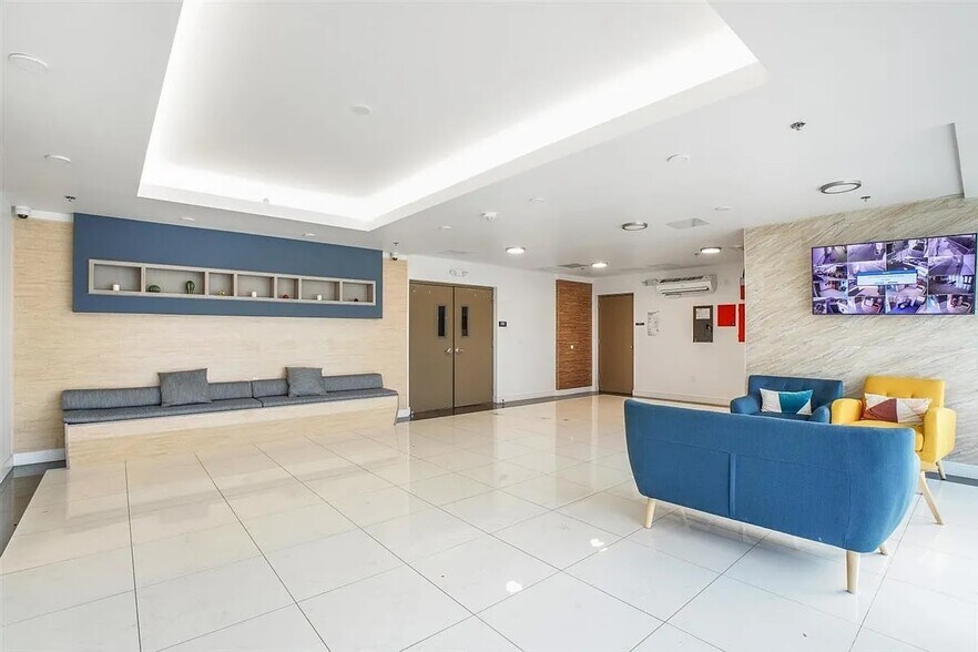 Building Photo - 820 S Wilton Pl