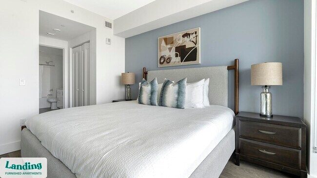 Building Photo - 1950 Mayfair St