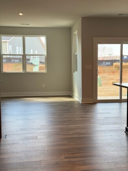 Building Photo - 9637 Munsing Dr