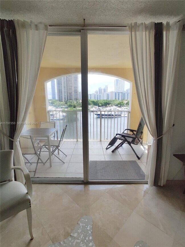 Building Photo - 19877 E Country Club Dr