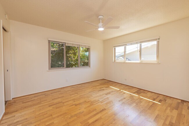 Building Photo - 1121 Mercer Ave