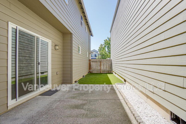 Building Photo - 2645 NE 87th Ave