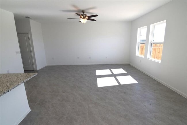 Building Photo - 6705 Routenburn St