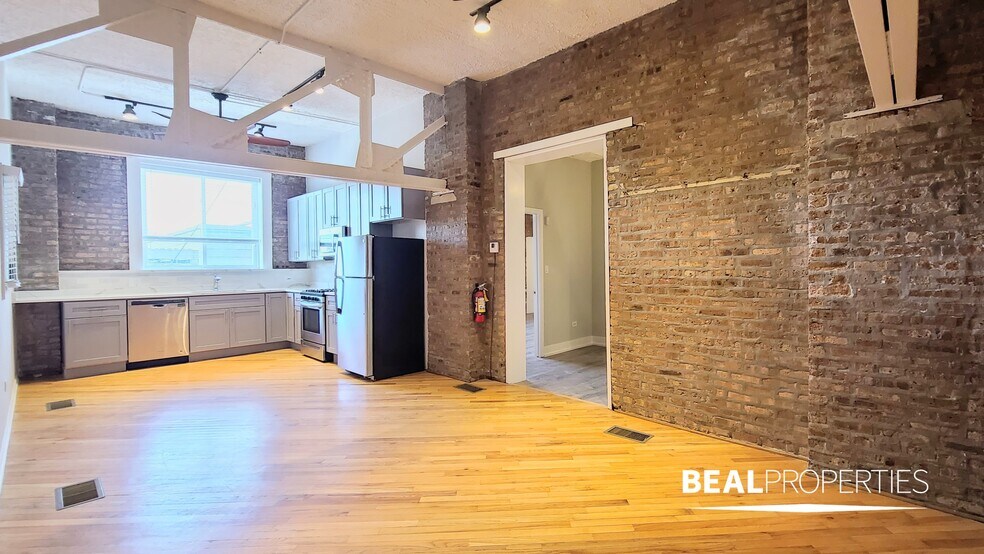 Building Photo - 2320 N Damen Ave