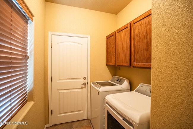 Building Photo - 4032 Cll De Estrellas