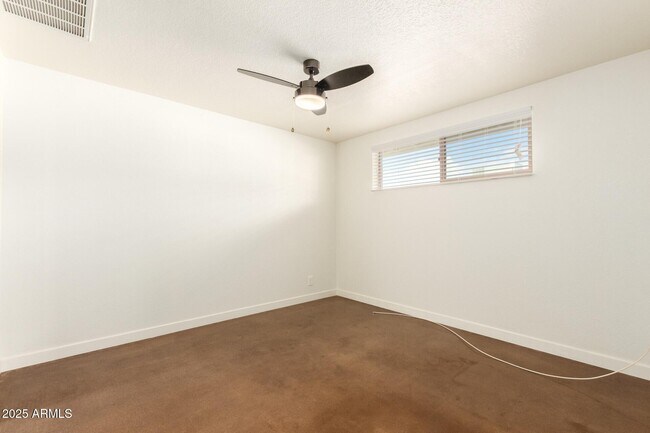 Building Photo - 616 S Bellview