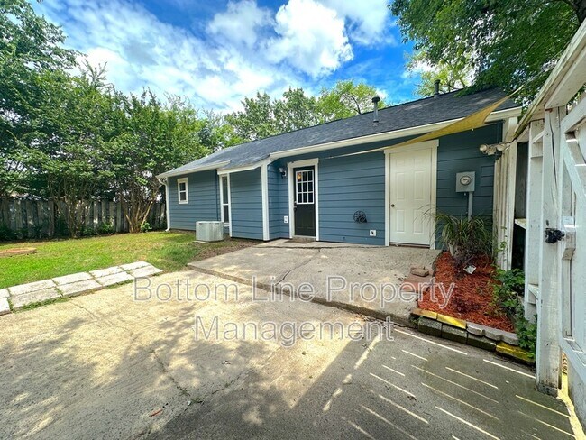 Building Photo - 11824 Larkridge Ct