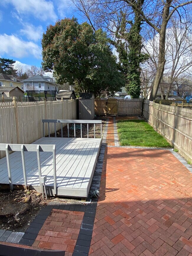 Building Photo - 64 Grove St