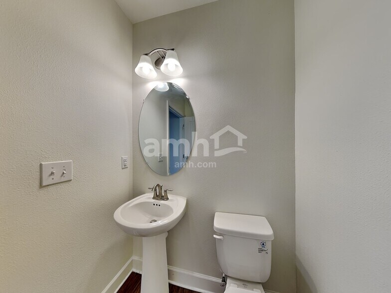 Building Photo - 919 Walden Pond Dr