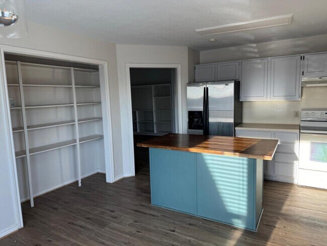 Building Photo - 8171 FM1173