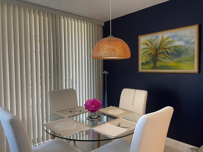 Building Photo - 899 Jeffery St