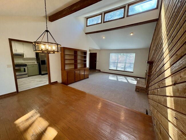 Building Photo - 5 Sweet Branch Ct