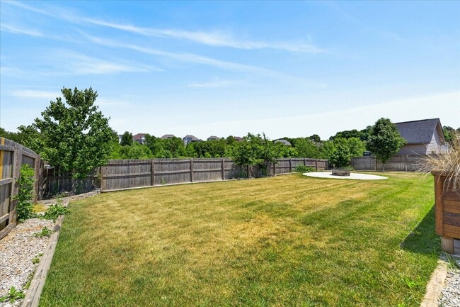 Building Photo - 5 Bedroom 3 1/2 Bath Home For Rent!