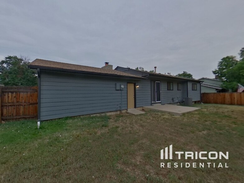 Building Photo - 2200 S Mobile Way