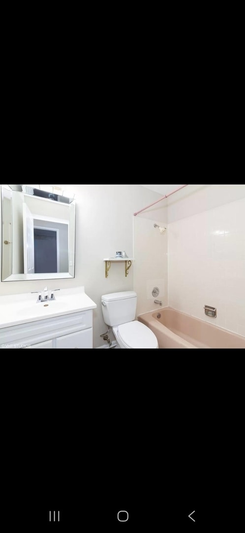 Building Photo - 7S640 Lynn Dr