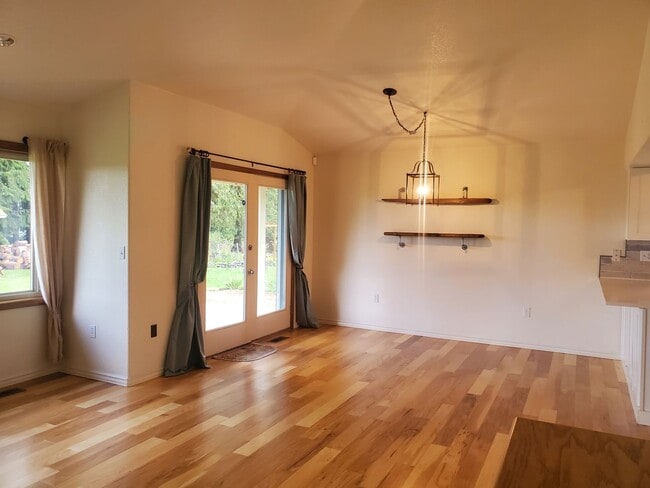 Building Photo - Beautiful home over the Hammersley Inlet