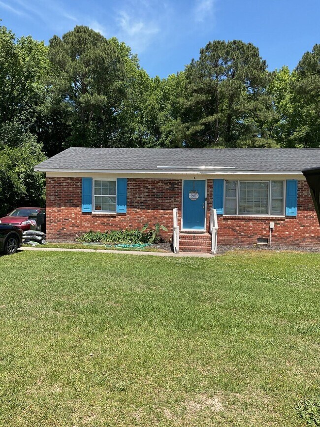 Building Photo - 301 Alice Dr