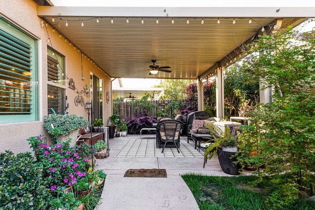 Building Photo - 6064 Cohasset Dr