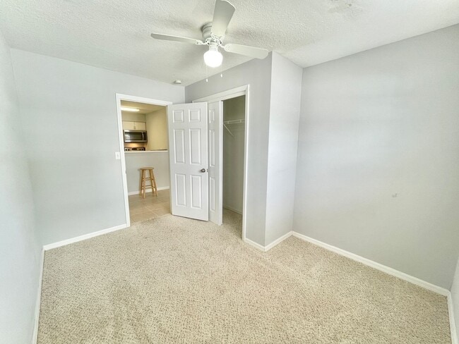 Building Photo - 3BR 1BA Annual Rental Available Now