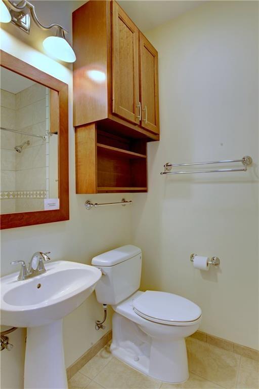 Building Photo - 905 Brentwood St