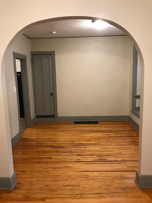 Building Photo - Updated Unique Charming Home! Next to Augu...