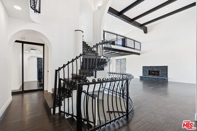 Building Photo - 8908 Appian Way