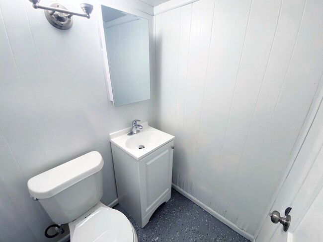 Building Photo - 3 Bed - 1 Bath Cape Cod for Rent in Garfie...