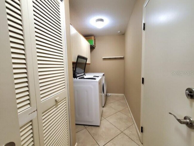 Building Photo - 2281 Vía Seville