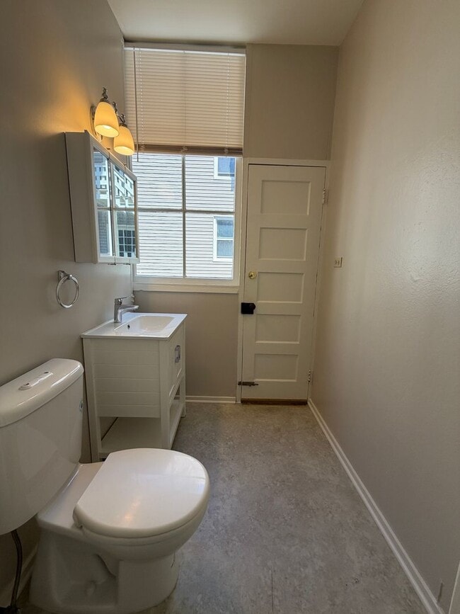 Building Photo - 2649