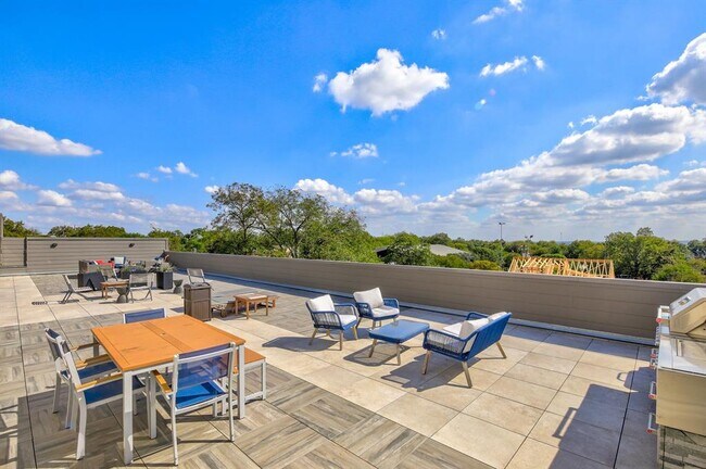 Building Photo - 2213 Poquito St