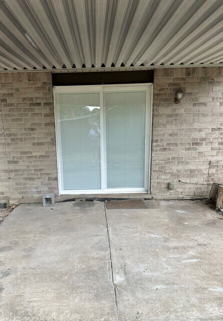 Building Photo - 5202 Santrey Dr