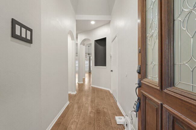 Building Photo - 18303 Heathridge Ln