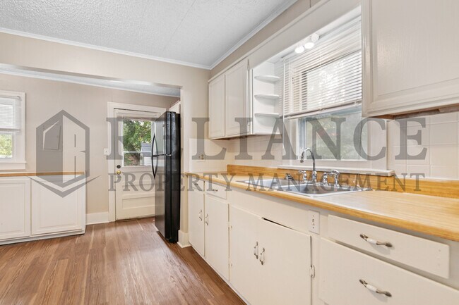 Building Photo - 222 S Edwards Ave