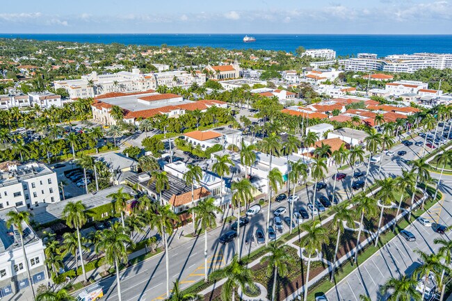 Building Photo - 261 Royal Poinciana Way