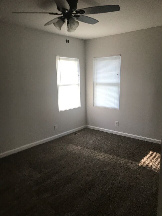Building Photo - 2 Bedroom, 2 Bath Single Family Home in Cl...