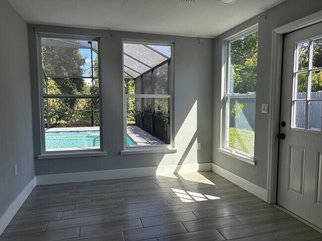 Building Photo - 3024 Woodpine Cir